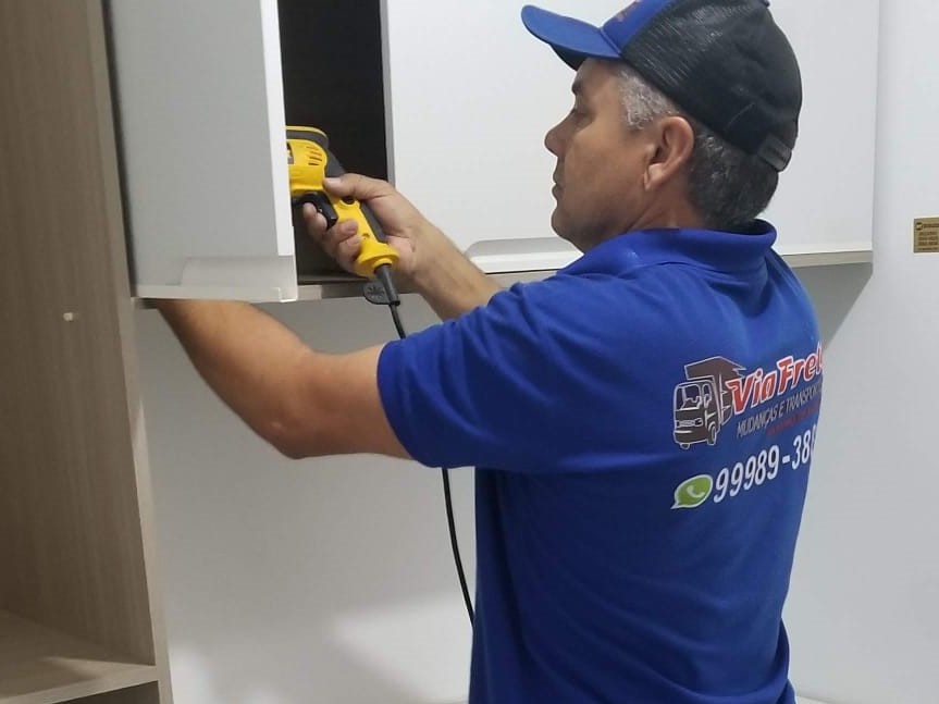 Imagem de ferramentas para montagem de móveis